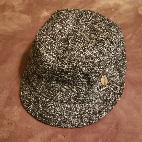 Knit womans hat - Picture 2 of 5